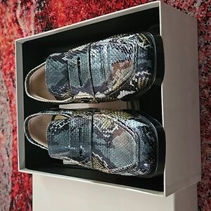 LABUCQ Kitty Loafer  size 39/9 gently worn